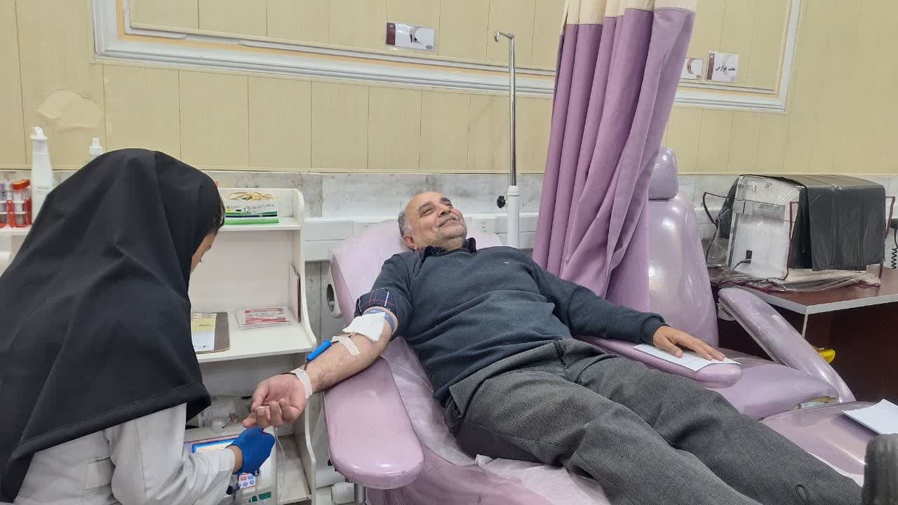 خبرنگاران قزوین با اهدای خون خود به یاری بیماران نیازمند شتافتند