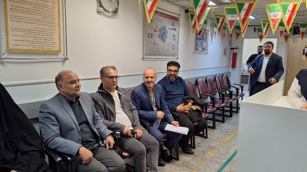 خبرنگاران قزوین با اهدای خون خود به یاری بیماران نیازمند شتافتند