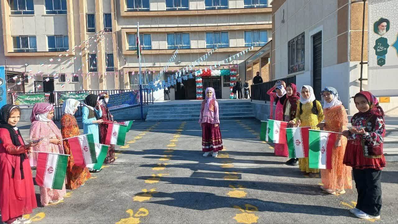 دبستان ۱۲ کلاسه در آبیک افتتاح شد دبستان ۱۲ کلاسه در آبیک افتتاح شد