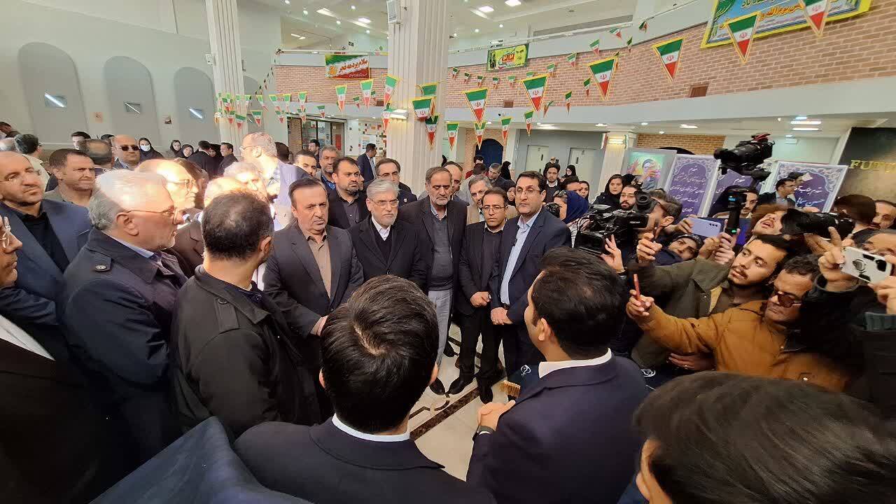 وزیر علوم از چهار محصول دانش بنیان رونمایی کرد