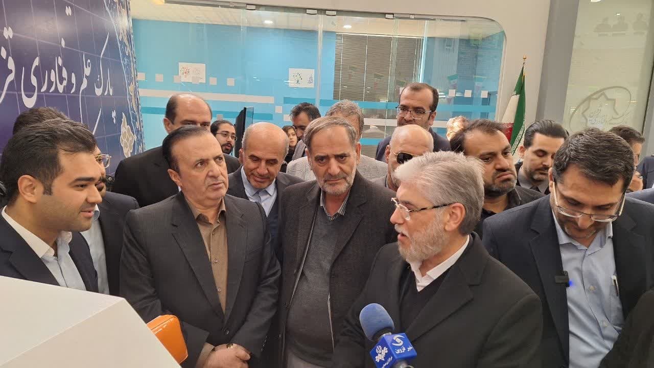 ارتباط صنعت و دانشگاه به اشتغال جوانان ماهر و با دانش کمک می کند ارتباط صنعت و دانشگاه به اشتغال جوانان ماهر و با دانش کمک می کند