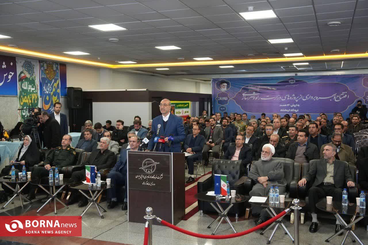 ابرپروژه بازسازی باند و عوامل پروازی فرودگاه کرمانشاه افتتاح شد
