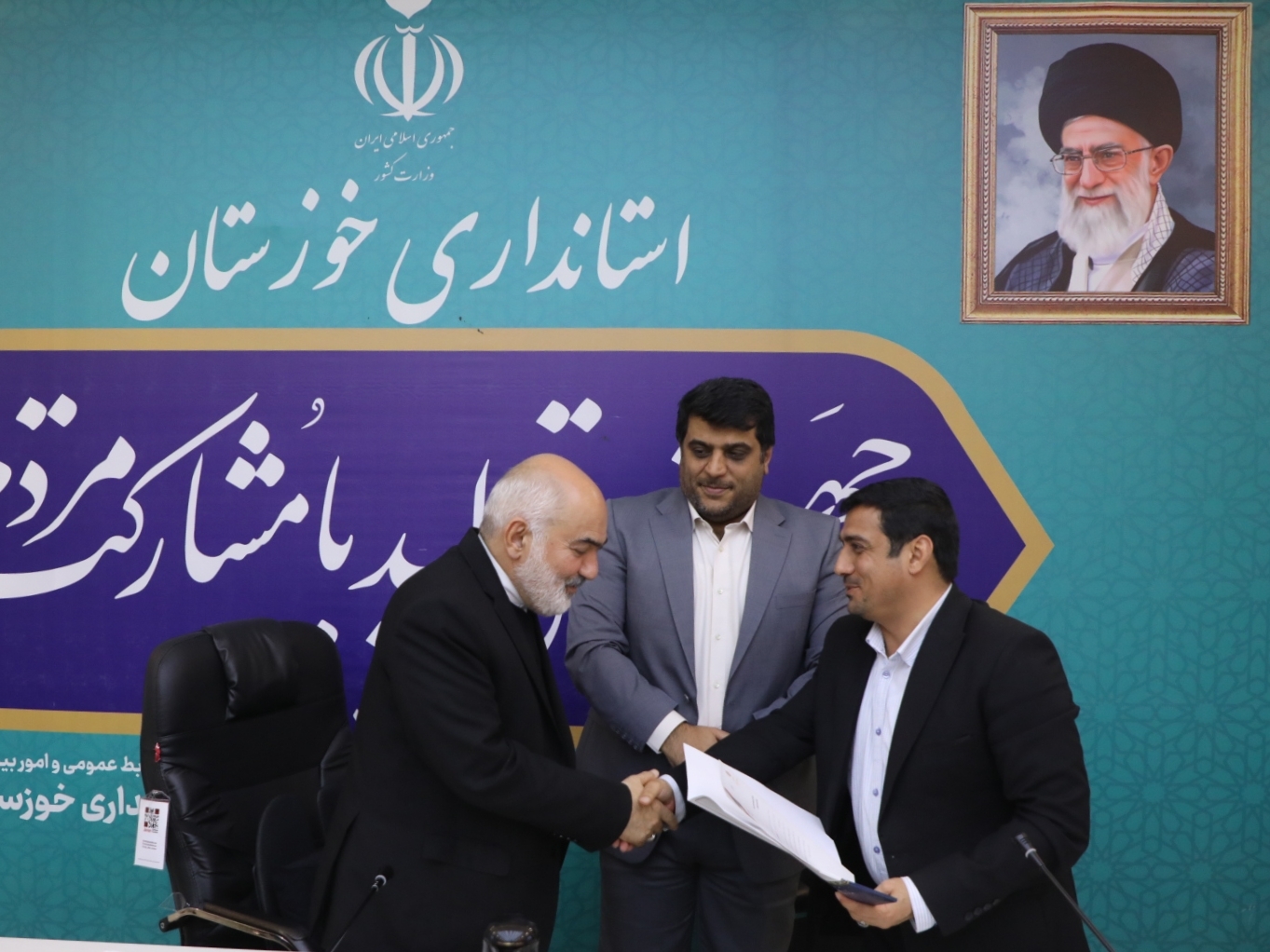 استاندار خوزستان: ضرورت طراحی سازوکارهای مشخص برای بهکارگیری جوانان در بدنه دولت / ارتباط با جوانان نباید تزئینی باشد استاندار خوزستان: ضرورت طراحی سازوکارهای مشخص برای بهکارگیری جوانان در بدنه دولت / ارتباط با جوانان نباید تزئینی باشد