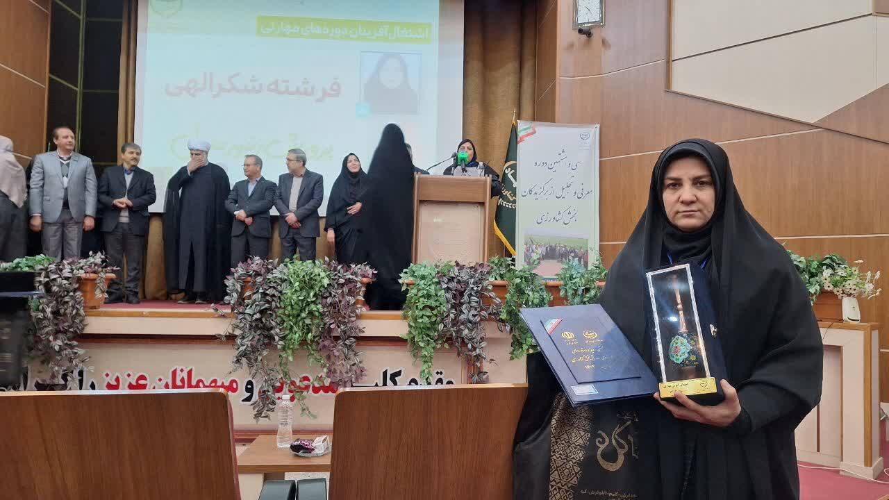 ۶۸ کشاورز و کارآفرین مهارتی بخش کشاورزی در استان قزوین تجلیل شدند