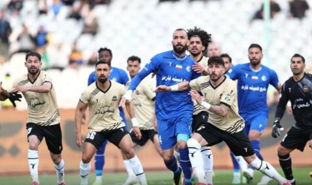 به آینده تیم شمس آذر خوشبین هستم 