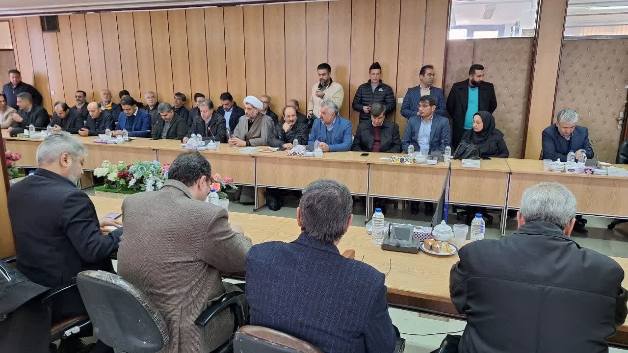 مرگ تدریجی مردم آبیک را با افزایش آلاینده ها دامن نزنیم 