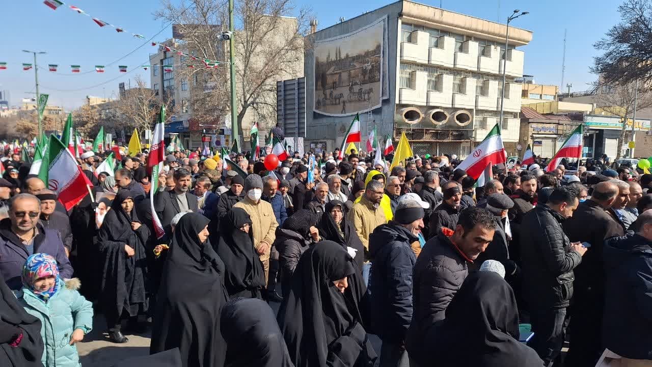 مذاکره زمانی که شرافتمندانه و مورد تایید رهبری باشد از سوی مردم پذیرفته می شود