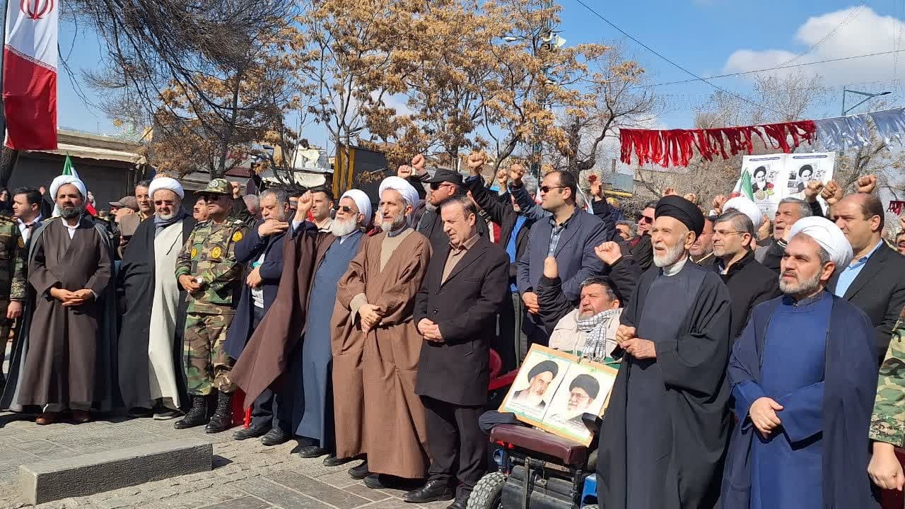 مذاکره زمانی که شرافتمندانه و مورد تایید رهبری باشد از سوی مردم پذیرفته می شود