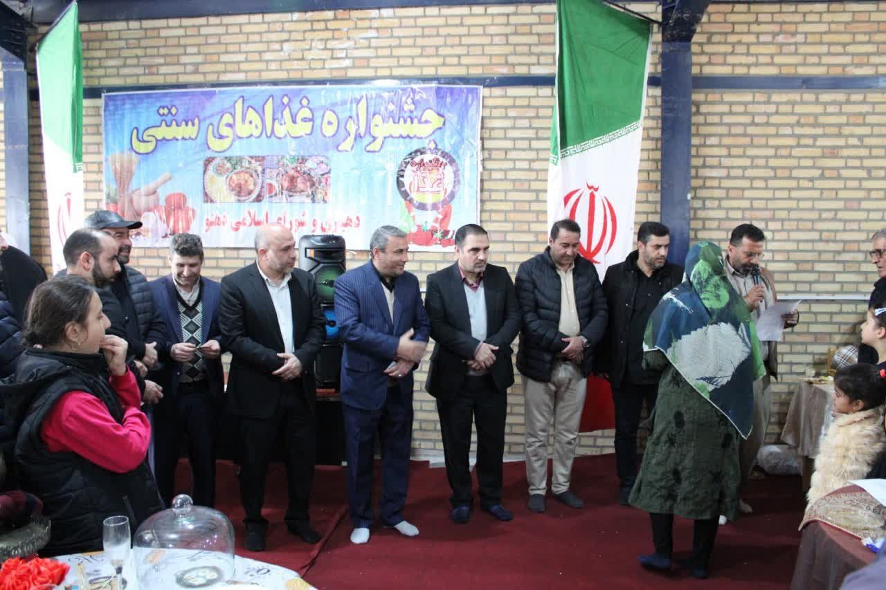 جشنواره غذاهای بومی محلی در روستای دهنو برگزار شد جشنواره غذاهای بومی محلی در روستای دهنو برگزار شد