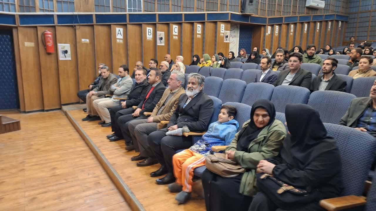 هنرمندان متعهد قزوین سوژه های ناب و شخصیت های بی جایگزین استان را معرفی کنند هنرمندان متعهد قزوین سوژه های ناب و شخصیت های بی جایگزین استان را معرفی کنند