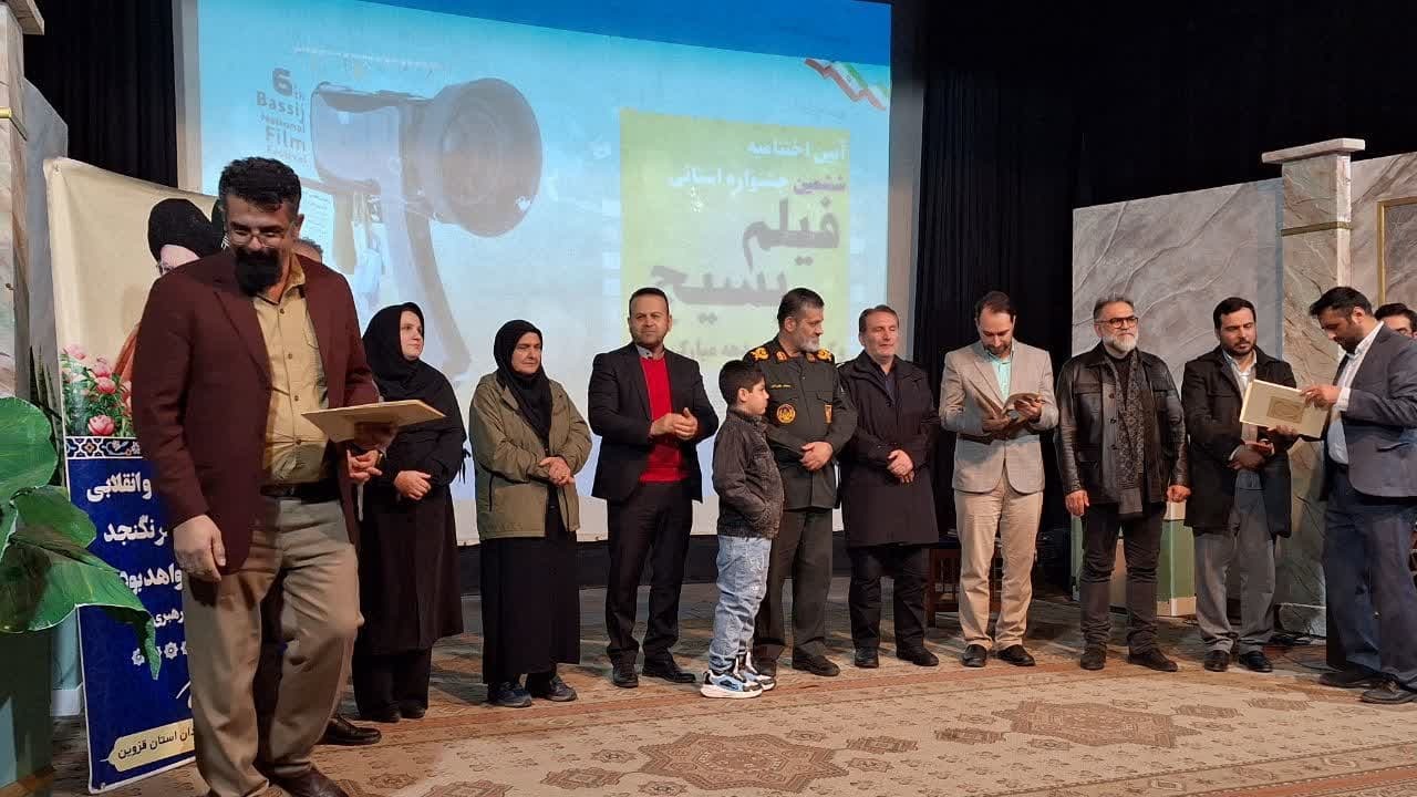 هنرمندان متعهد قزوین سوژه های ناب و شخصیت های بی جایگزین استان را معرفی کنند هنرمندان متعهد قزوین سوژه های ناب و شخصیت های بی جایگزین استان را معرفی کنند