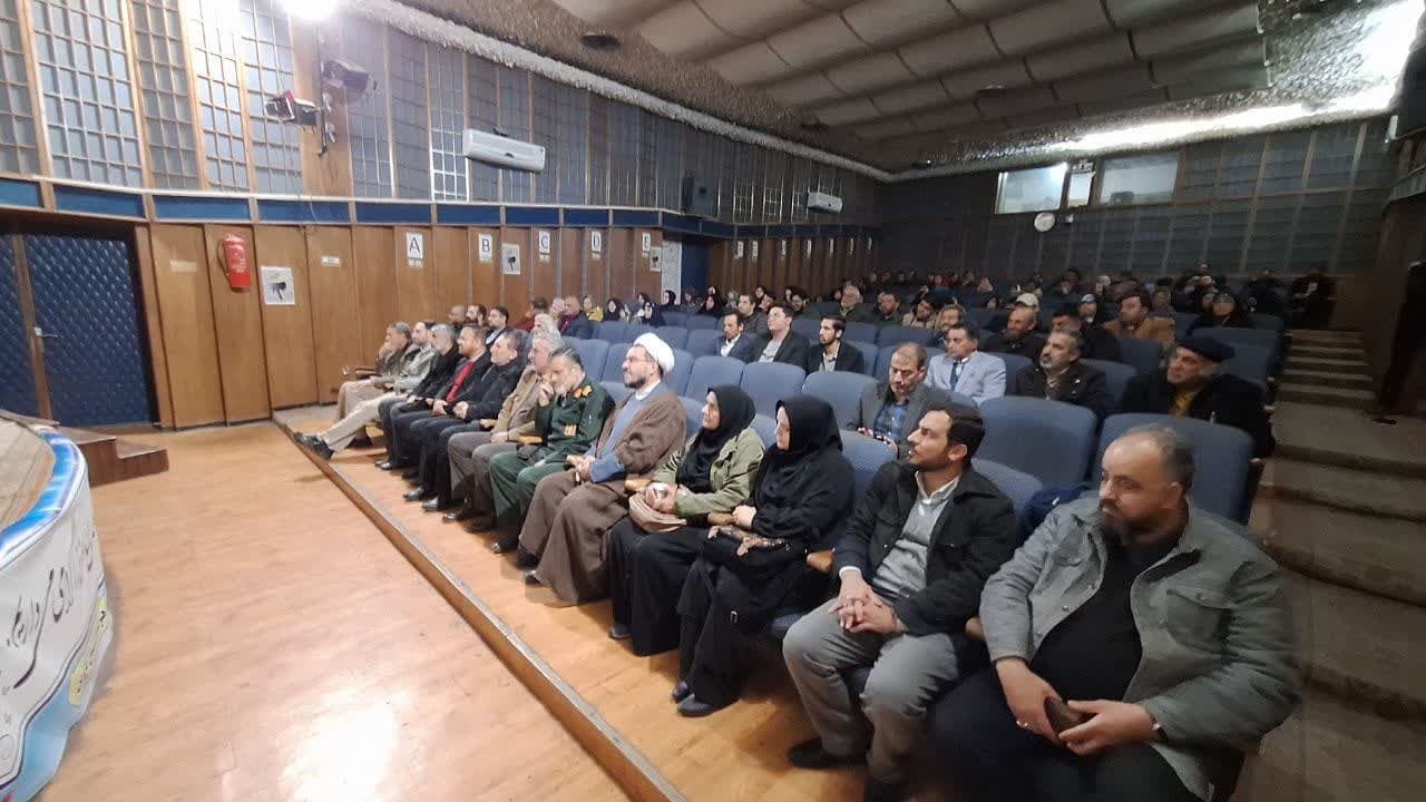 هنرمندان متعهد قزوین سوژه های ناب و شخصیت های بی جایگزین استان را معرفی کنند هنرمندان متعهد قزوین سوژه های ناب و شخصیت های بی جایگزین استان را معرفی کنند