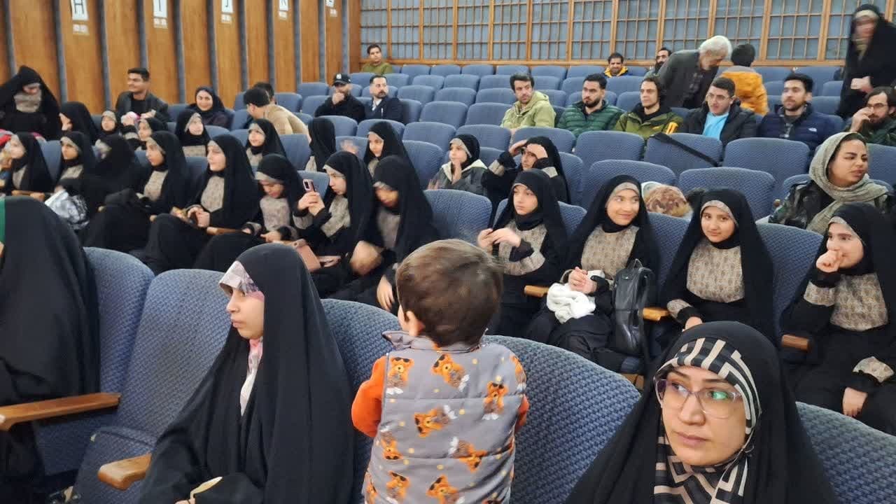 هنرمندان متعهد قزوین سوژه های ناب و شخصیت های بی جایگزین استان را معرفی کنند هنرمندان متعهد قزوین سوژه های ناب و شخصیت های بی جایگزین استان را معرفی کنند