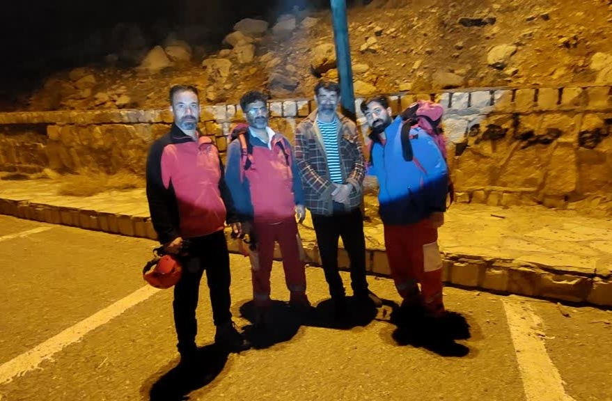 نجات یک کوهنورد حادثه‌دیده در کوه طاقبستان کرمانشاه