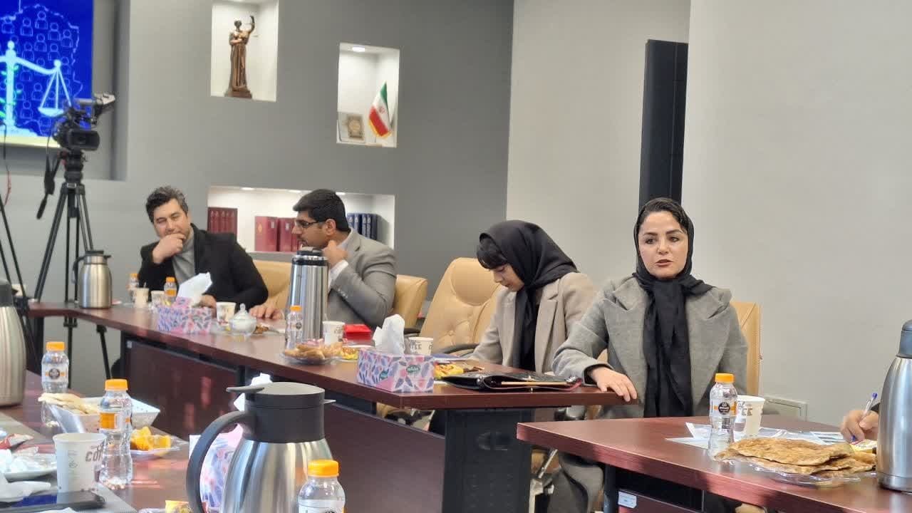 فرهنگ سازی و اطلاع رسانی از جایگاه وکیل توسط رسانه ها جدی گرفته شود