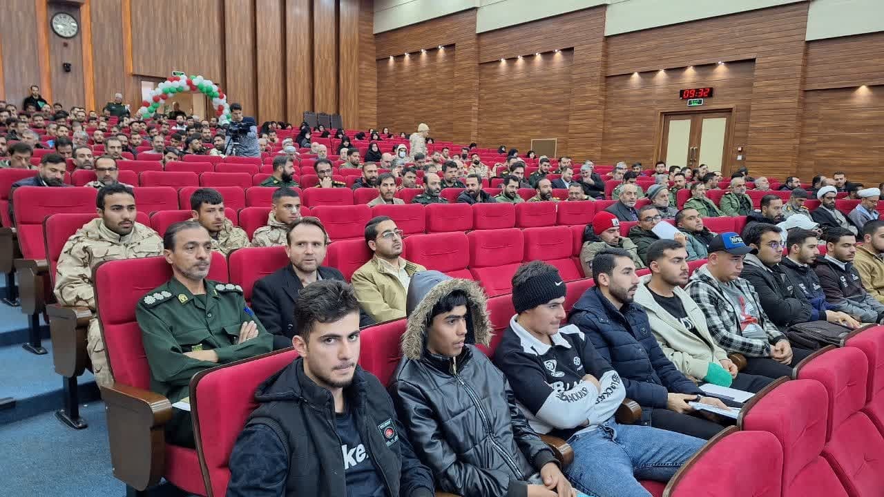 سپاه متعلق به همه مردم است و انحصار ندارد و در مسیر قرآن گام برمی دارد