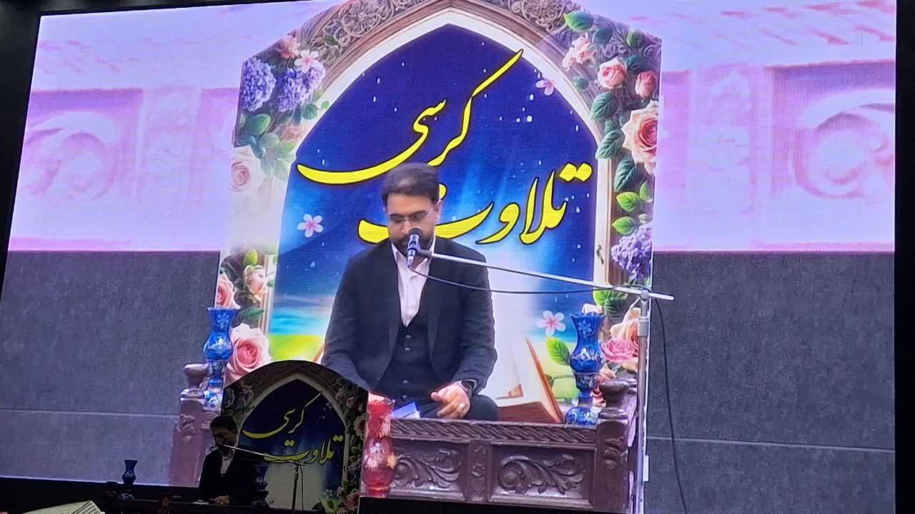 تمسک به قرآن راه نجات بخش انسانها از گمراهی است تمسک به قرآن راه نجات بخش انسانها از گمراهی است