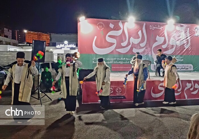 نهمین جشنواره ملی اقوام ایرانی و نمایشگاه سوغات و صنایع دستی در اهواز آغاز به کار کرد + عکس