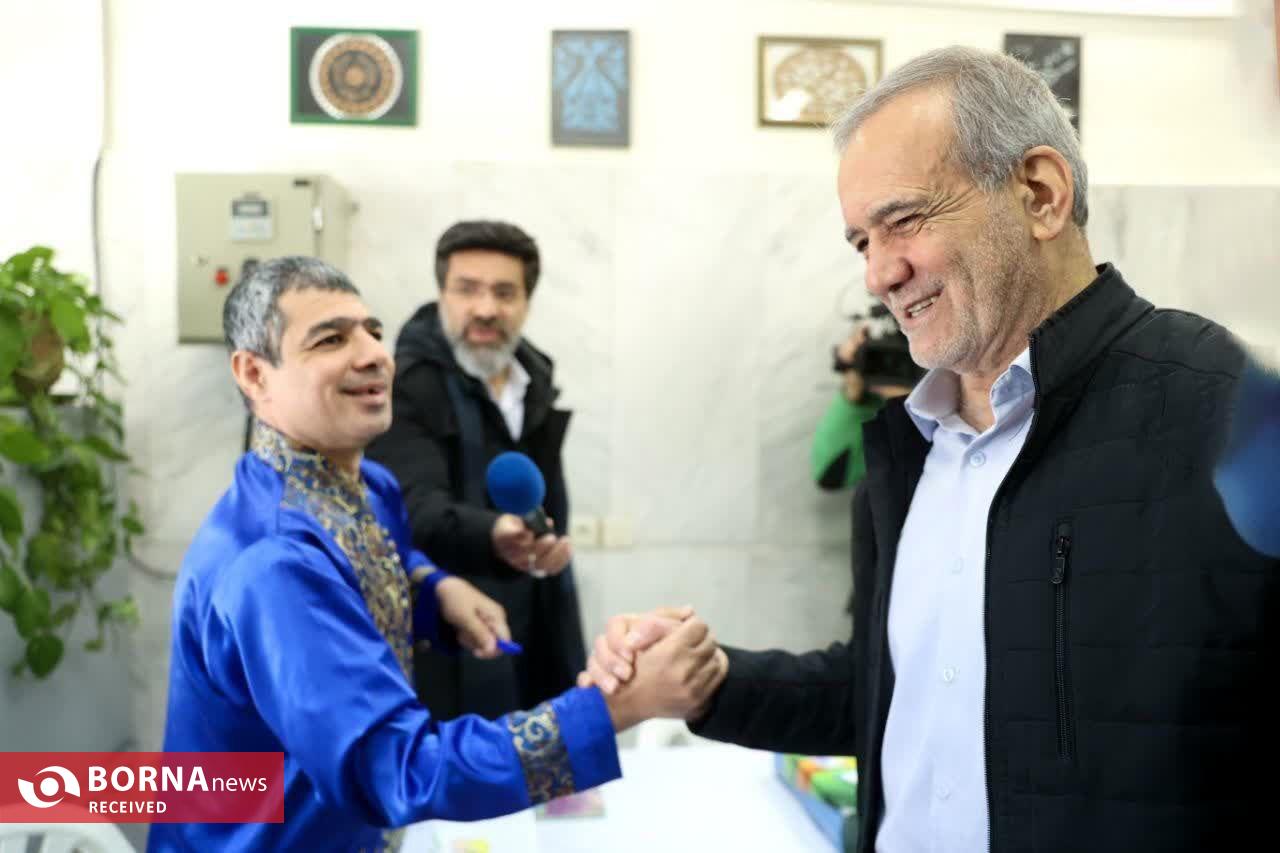 حضور رئیس جمهور در اسلامشهر و بازدید از مرکز خیریه و نیکوکاری ریحانه‌