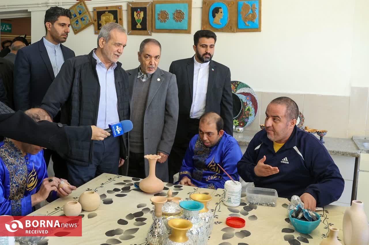 حضور رئیس جمهور در اسلامشهر و بازدید از مرکز خیریه و نیکوکاری ریحانه‌