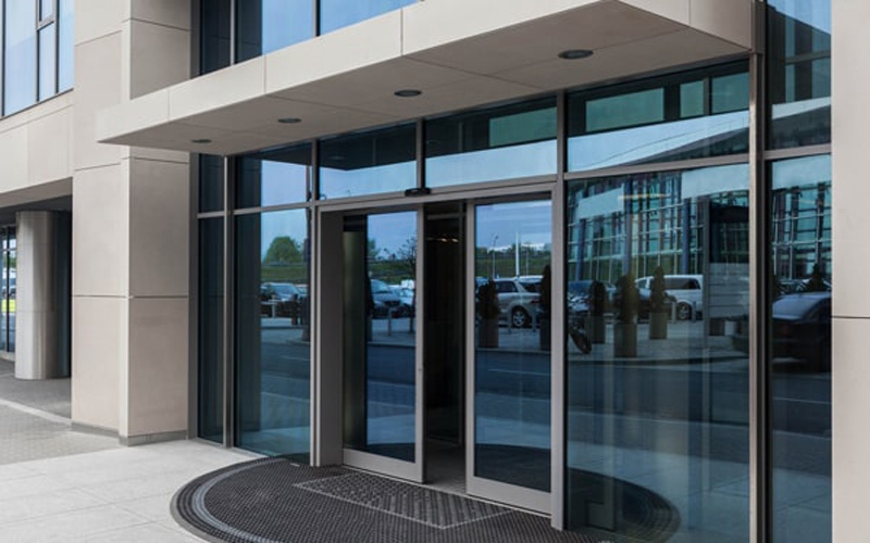 همه چیز درباره درب اتوماتیک کشویی و انواع آن همه چیز درباره درب اتوماتیک کشویی و انواع آن