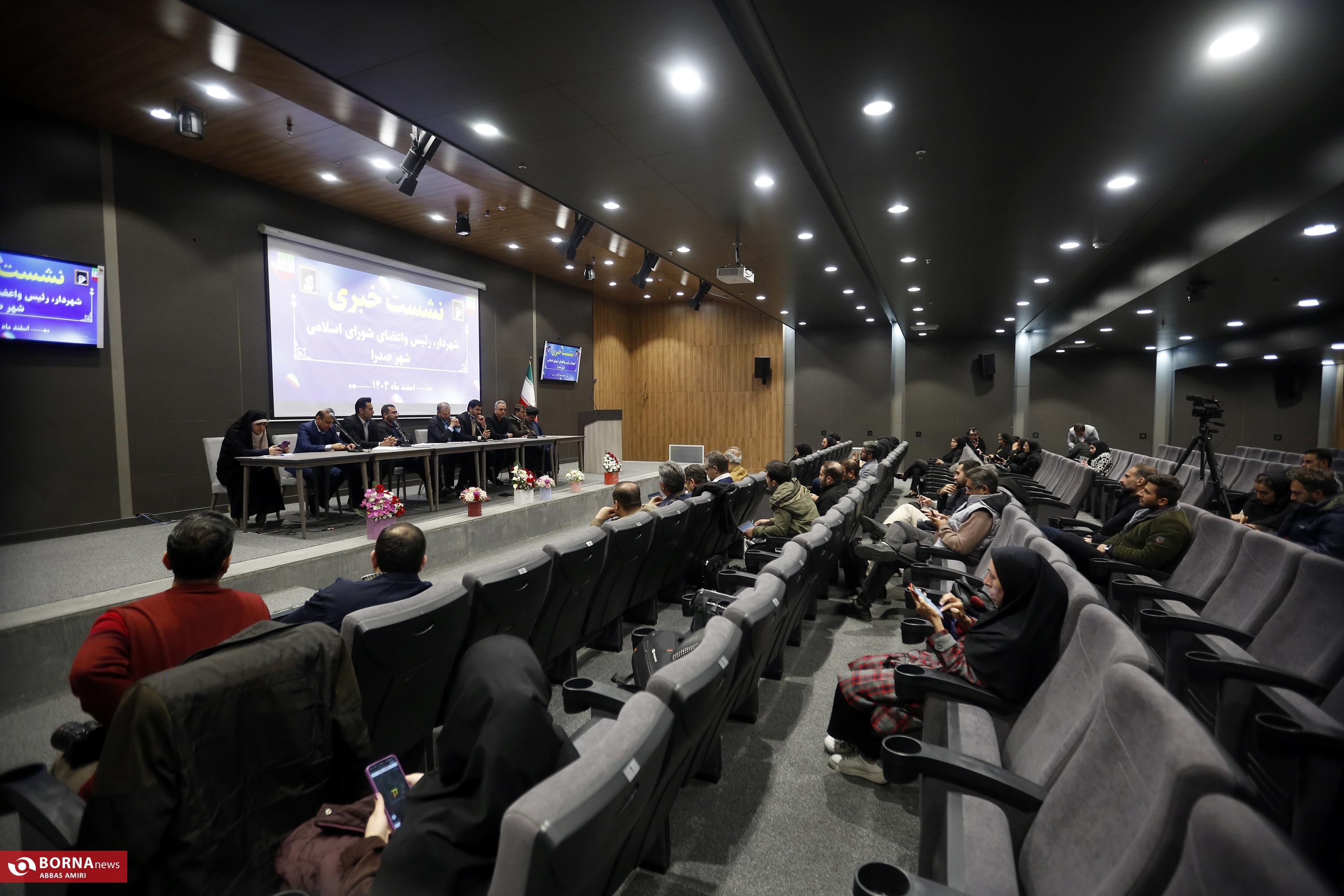 اصرار داریم شهر صدرا از وضعیت بلاتکلیفی بیرون آید / چرا نگاه مسئولان شهری شیراز کلان نیست؟! اصرار داریم شهر صدرا از وضعیت بلاتکلیفی بیرون آید / چرا نگاه مسئولان شهری شیراز کلان نیست؟!