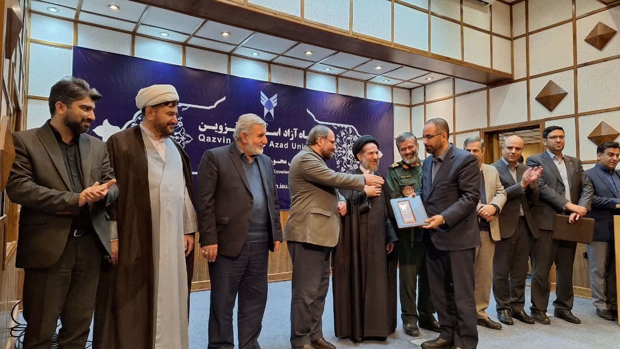 اقتدار و نقشه راه توسعه کشور از مسیر دانش و فنآوری محقق می شود اقتدار و نقشه راه توسعه کشور از مسیر دانش و فنآوری محقق می شود