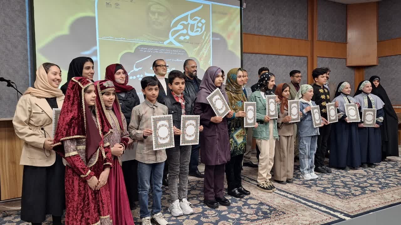 همایش های ادبی فرصتی برای آشنایی نسل جوان با غنای فرهنگی ایران است