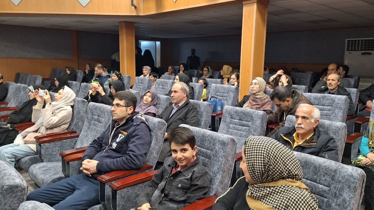 همایش های ادبی فرصتی برای آشنایی نسل جوان با غنای فرهنگی ایران است