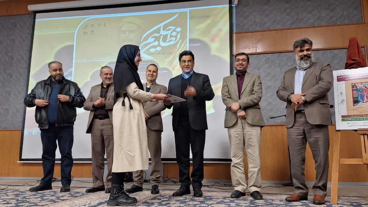 همایش های ادبی فرصتی برای آشنایی نسل جوان با غنای فرهنگی ایران است