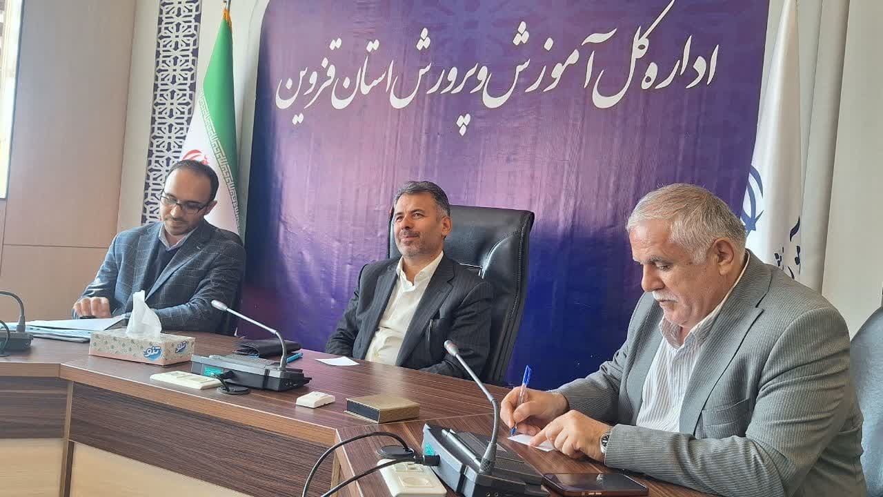 در استان قزوین مدرسه کانکسی نداریم در استان قزوین مدرسه کانکسی نداریم