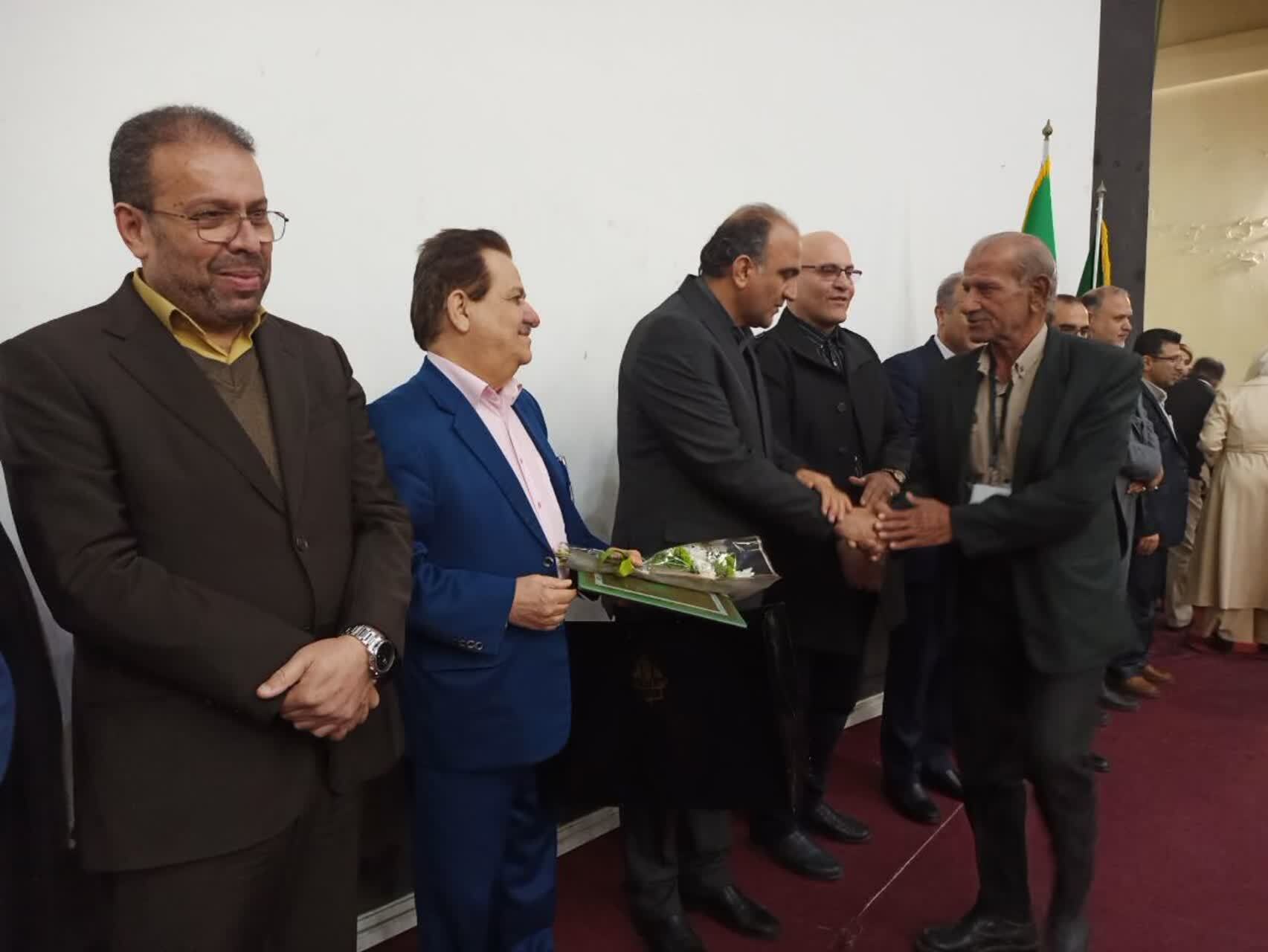 معاون استاندار: وفاق و تعاون کلید توسعه پایدار کشاورزی استان / توسعه صنعت گلخانه‌ای باید به سمت استان های گرمسیری همچون خوزستان هدایت شود