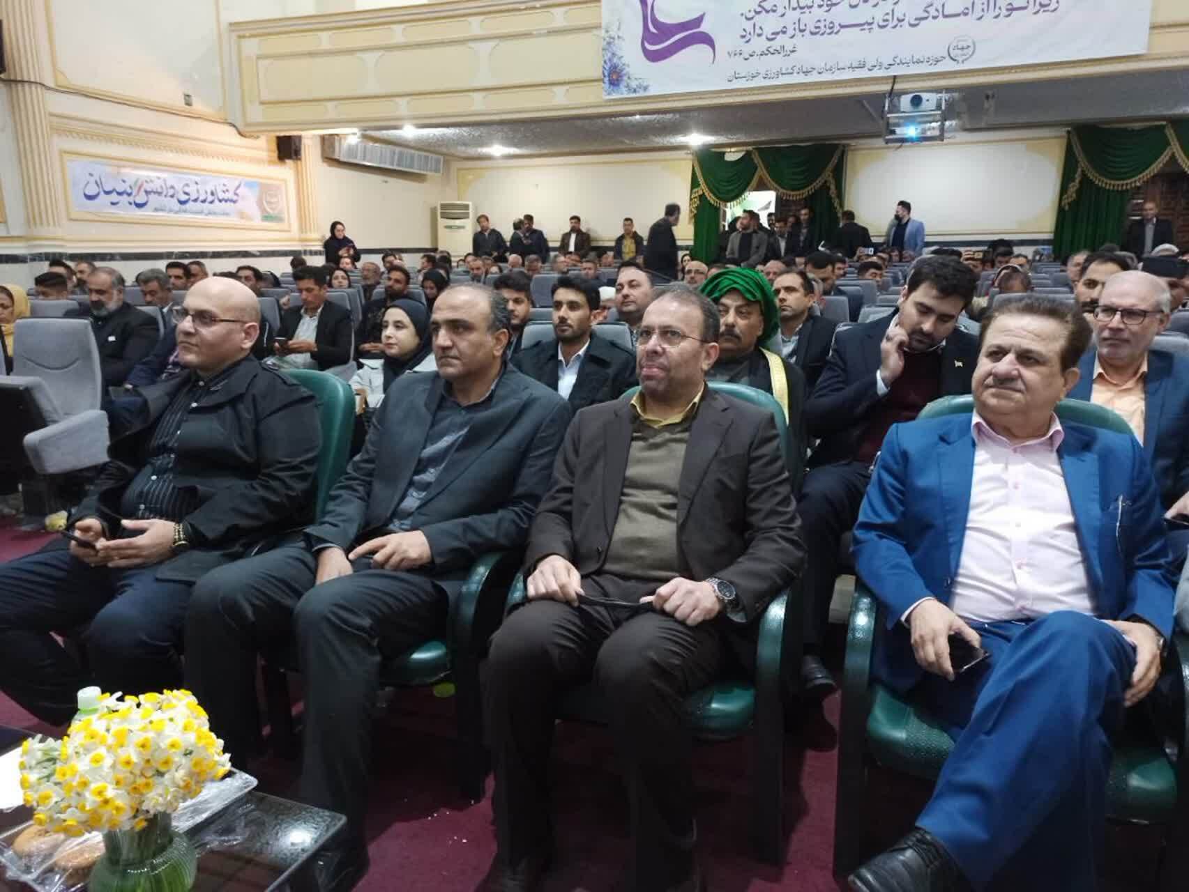 معاون استاندار: وفاق و تعاون کلید توسعه پایدار کشاورزی استان / توسعه صنعت گلخانه‌ای باید به سمت استان های گرمسیری همچون خوزستان هدایت شود