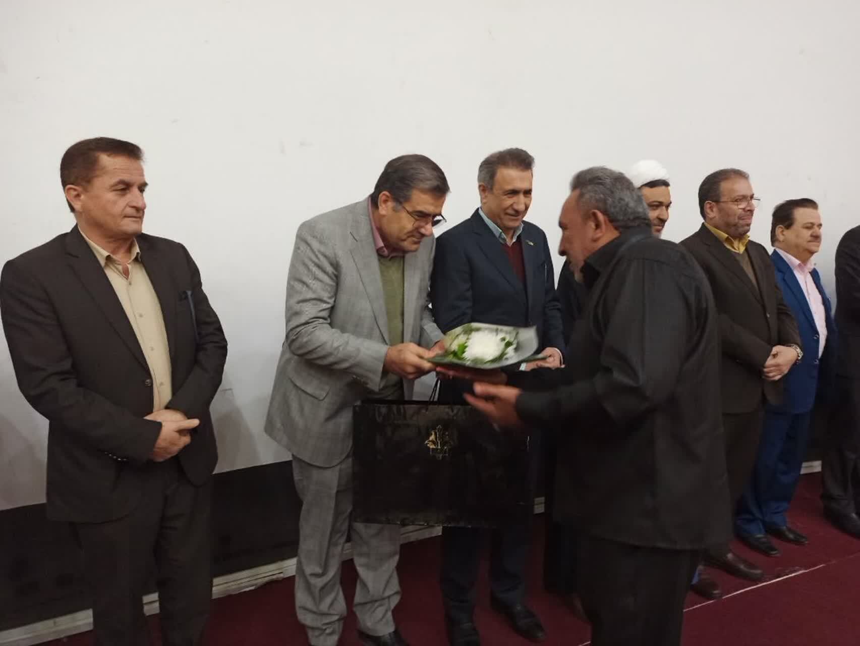 معاون استاندار: وفاق و تعاون کلید توسعه پایدار کشاورزی استان / توسعه صنعت گلخانه‌ای باید به سمت استان های گرمسیری همچون خوزستان هدایت شود