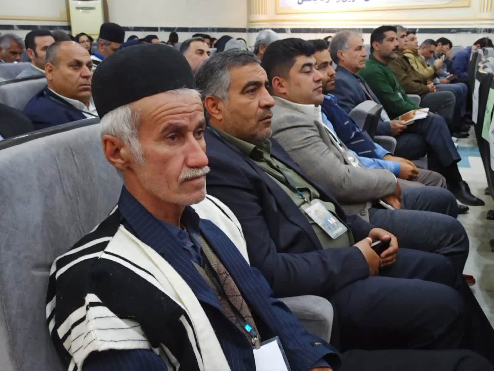 معاون استاندار: وفاق و تعاون کلید توسعه پایدار کشاورزی استان / توسعه صنعت گلخانه‌ای باید به سمت استان های گرمسیری همچون خوزستان هدایت شود