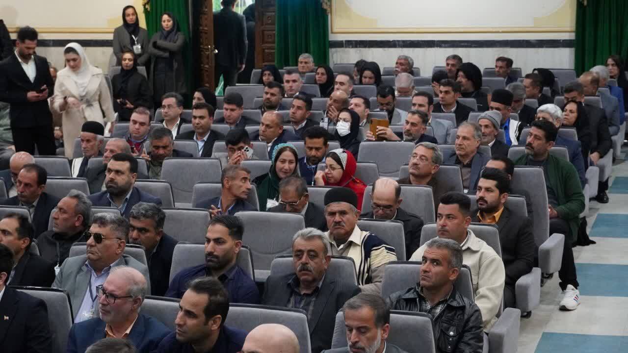 معاون استاندار: وفاق و تعاون کلید توسعه پایدار کشاورزی استان / توسعه صنعت گلخانه‌ای باید به سمت استان های گرمسیری همچون خوزستان هدایت شود