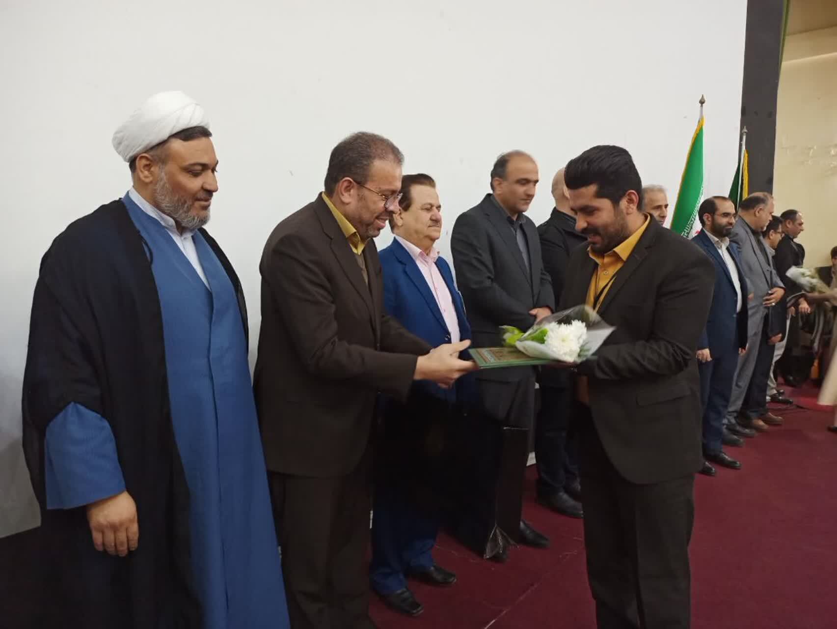 معاون استاندار: وفاق و تعاون کلید توسعه پایدار کشاورزی استان / توسعه صنعت گلخانه‌ای باید به سمت استان های گرمسیری همچون خوزستان هدایت شود