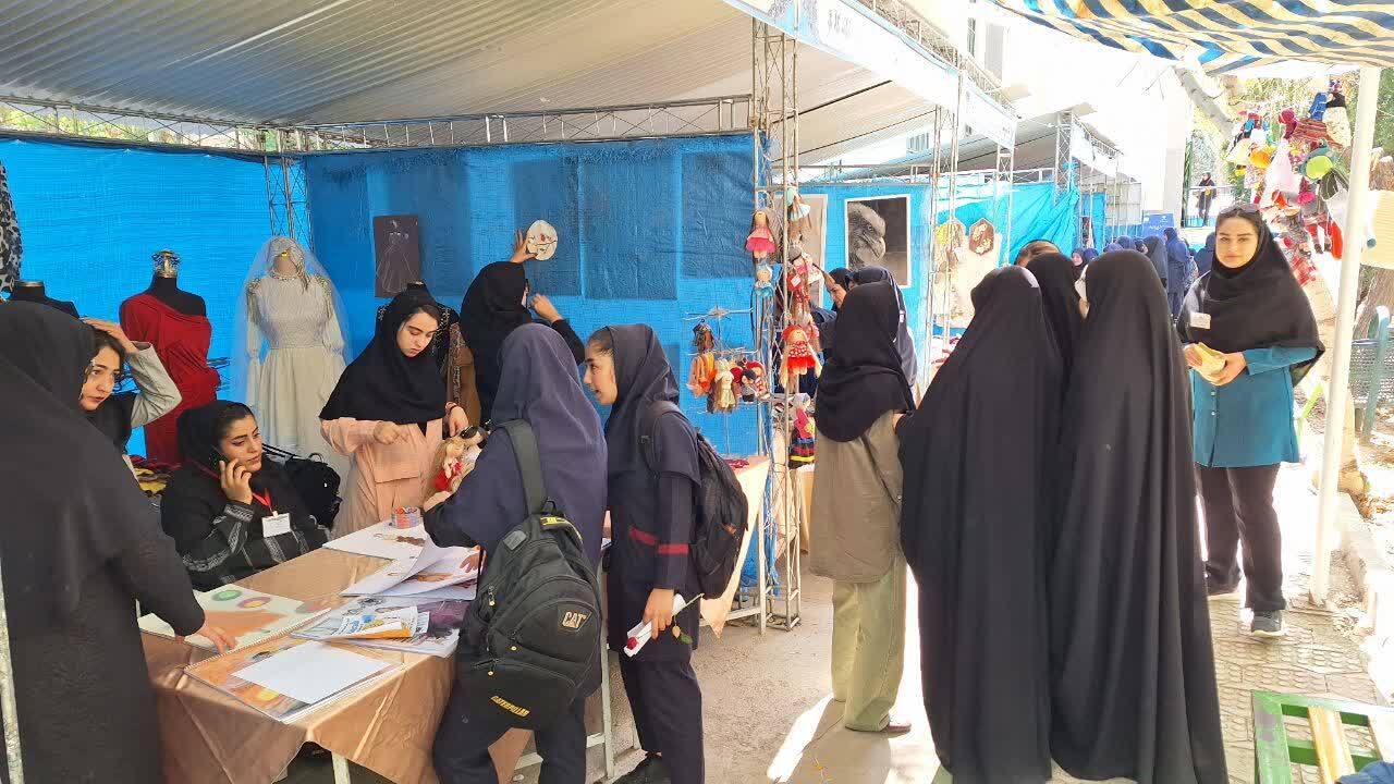 برپایی نمایشگاهها معرفی مشاغل در هدایت اصولی تحصیلی و شغلی دانش آموزان موثر است برپایی نمایشگاهها معرفی مشاغل در هدایت اصولی تحصیلی و شغلی دانش آموزان موثر است