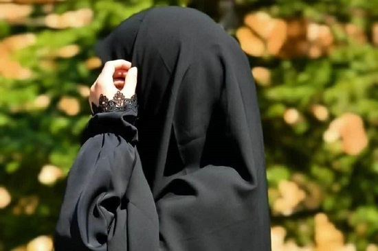 عفاف و حیا حافظ حریم انسانی و شخصیت وجودی زن و مرد است عفاف و حیا حافظ حریم انسانی و شخصیت وجودی زن و مرد است