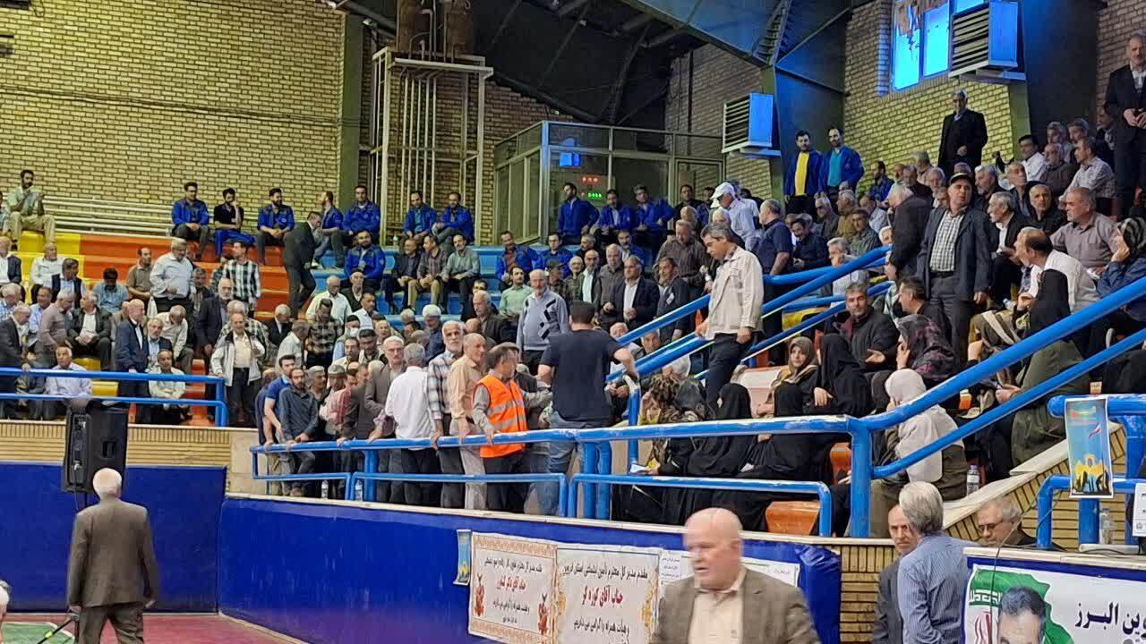 کارگران خواهان افزایش حقوق و اجرای ماده ۹۶ هستند کارگران خواهان افزایش حقوق و اجرای ماده ۹۶ هستند