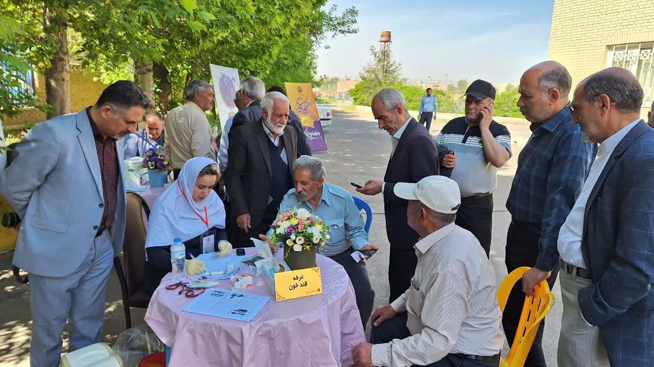 امنیت شغلی و معیشت کارگران مورد توجه مسئولان قرار گیرد امنیت شغلی و معیشت کارگران مورد توجه مسئولان قرار گیرد