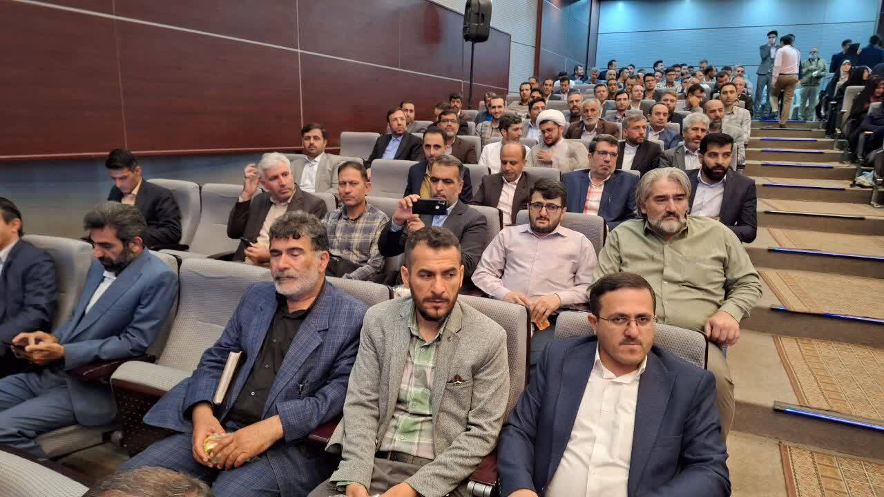 معلمان با روشهای جدید و تاثیرگذار دریچه دانش را به روی دانش آموزان بگشایند 