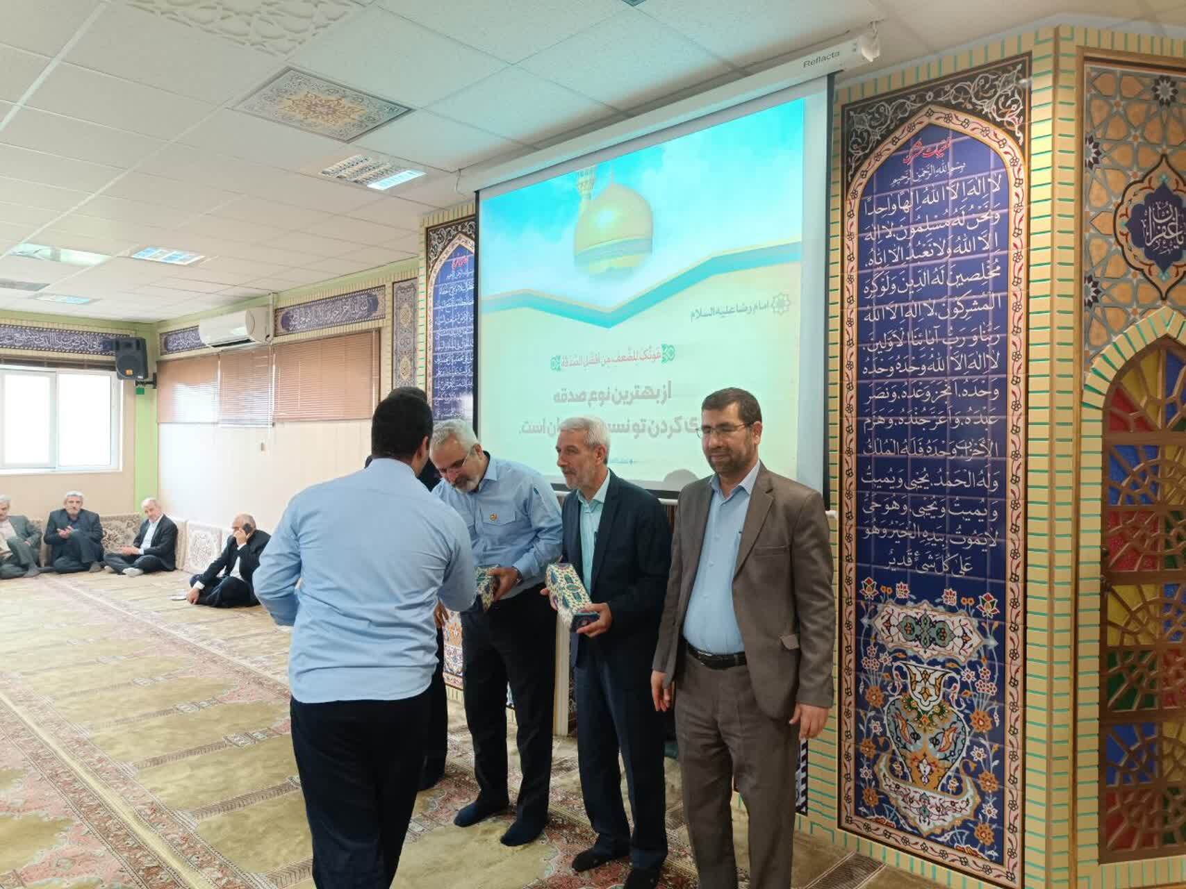 ۱۰۰ کارگر و معلم از سوی آستان قدس در قزوین تجلیل شدند ۱۰۰ کارگر و معلم از سوی آستان قدس در قزوین تجلیل شدند