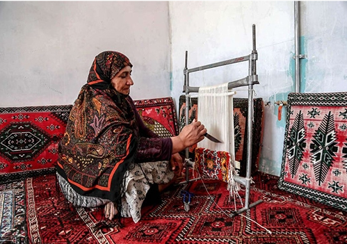 فرش اعتماد قزوین را احیا می کنیم فرش اعتماد قزوین را احیا می کنیم