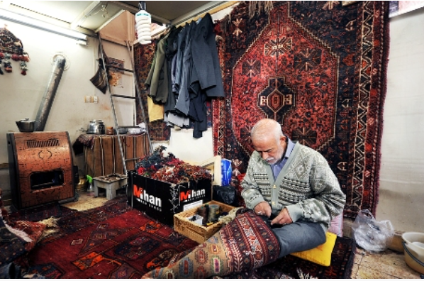 فرش اعتماد قزوین را احیا می کنیم فرش اعتماد قزوین را احیا می کنیم