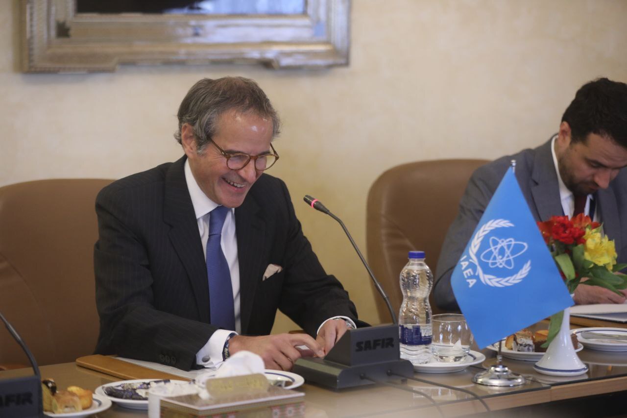 دیدار دوجانبه اسلامی و گروسی در اصفهان آغاز شد