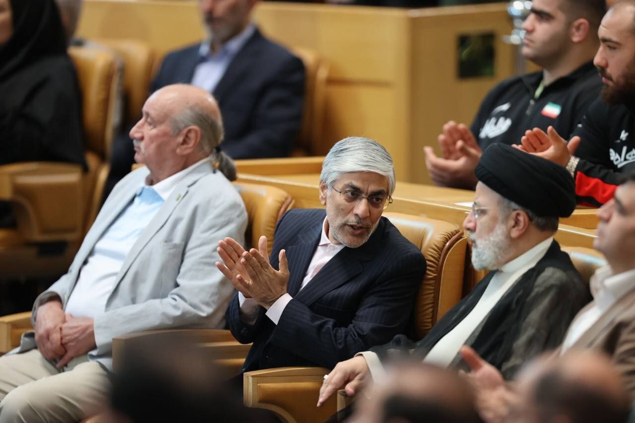 مراسم تجلیل از مدال آوران و قهرمانان سال ۱۴۰۲ با حضور رئیس جمهور آغاز شد مراسم تجلیل از مدال آوران و قهرمانان سال ۱۴۰۲ با حضور رئیس جمهور آغاز شد