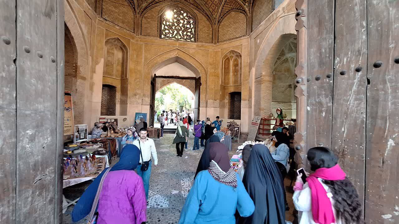 آیین پنجاه بدر همراه باران در قزوین برگزار شد