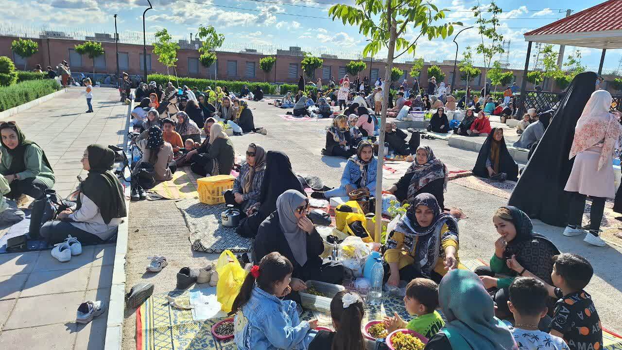 آیین پنجاه بدر همراه باران در قزوین برگزار شد