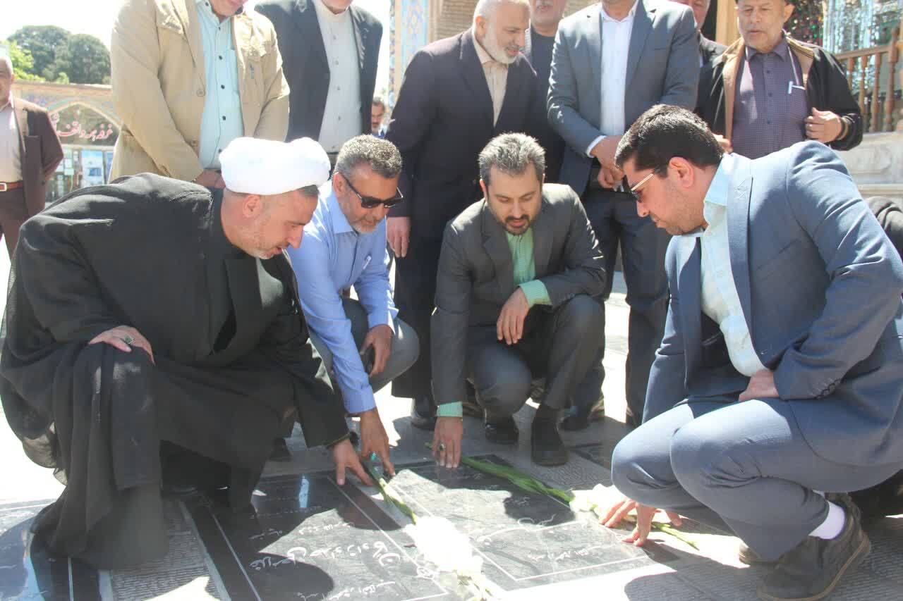 مدیران بعثه رهبری و حج و زیارت استان قزوین با شهدا تجدید میثاق کردند 